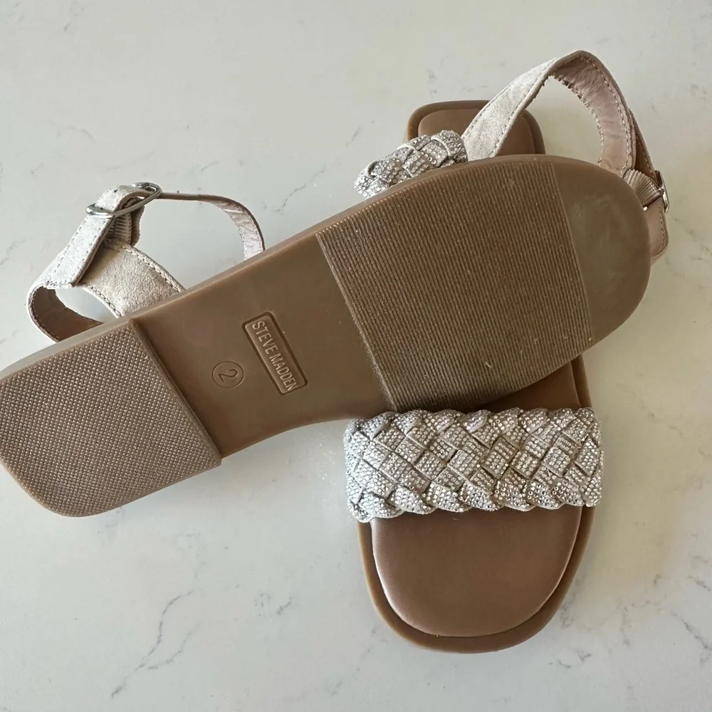 Steve Madden Girls’ Noah Girls Flat Sandal Size: 2